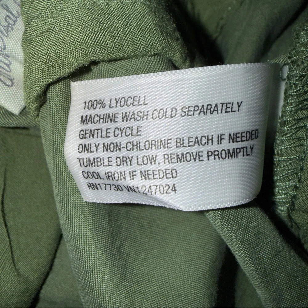 🌺UNIVERSAL THREAD ARMY GREEN CROP CARGO PANTS